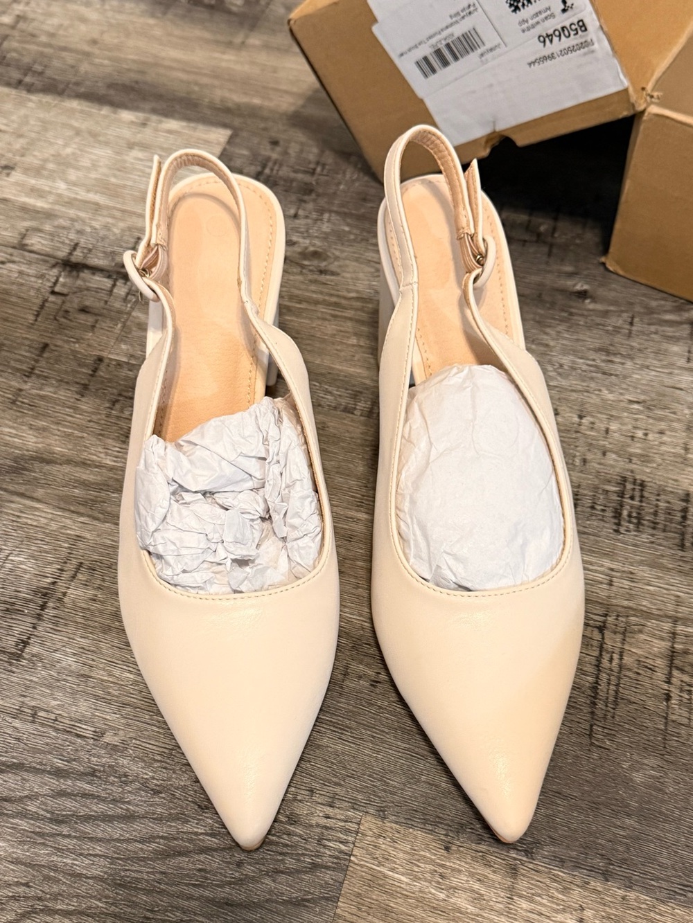 Women's Slingback Pointed-Toe Block Heel Pumps - Cream size 7.5 NWT - Picture 3 of 3